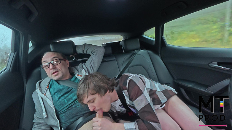 MT gay prod: Dua pria heteroseksual saling mengisap dan mencoba bercinta di belakang...