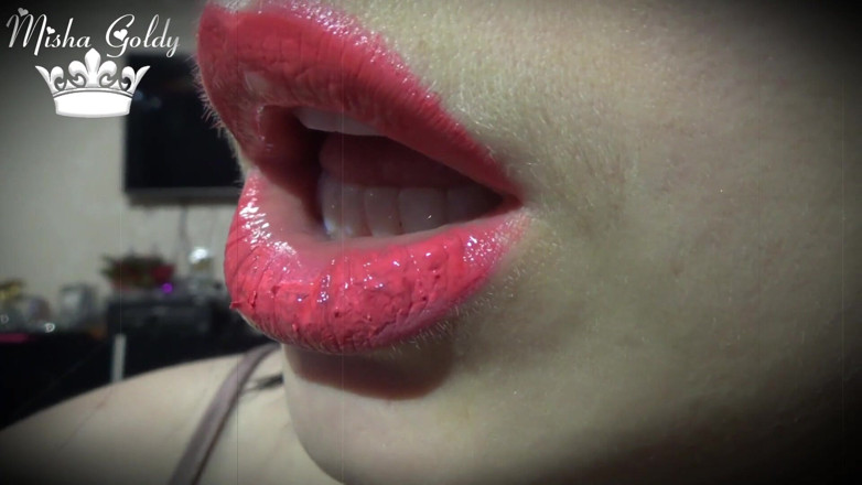 Goddess Misha Goldy: Lipgloss lust