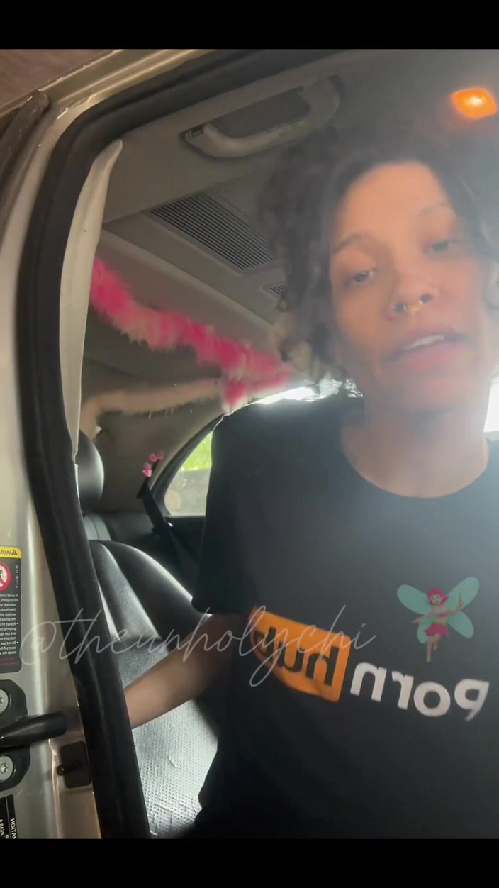 theunholychi: Impulsif miang dan menunjuk-nunjukkan kaki saya! 