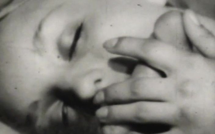Vintage megastore: La orgía de parejas de swingers vintage se vuelve salvaje