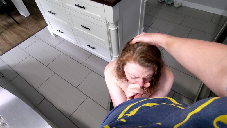 Jess and James TOYST: Sekstape #21 - pijpbeurt in de keuken tijdens koffietijd - 6-5-22