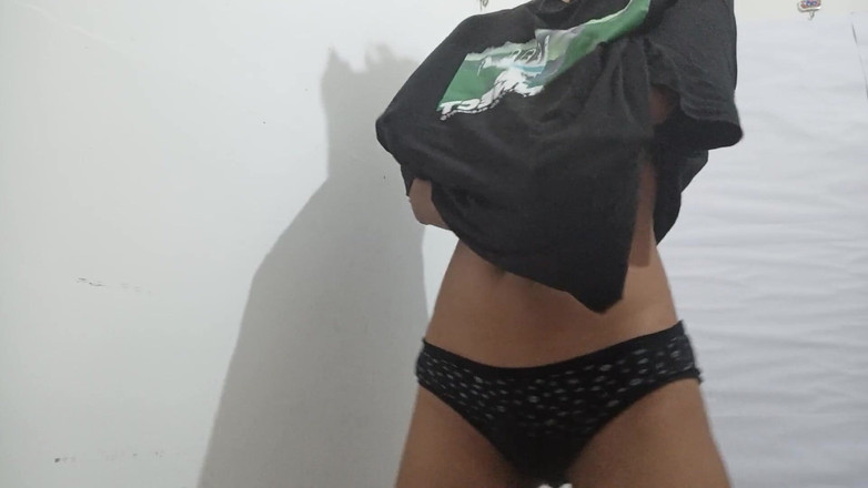 desigirl93: 18 岁漂亮印度女孩展示她的裸体