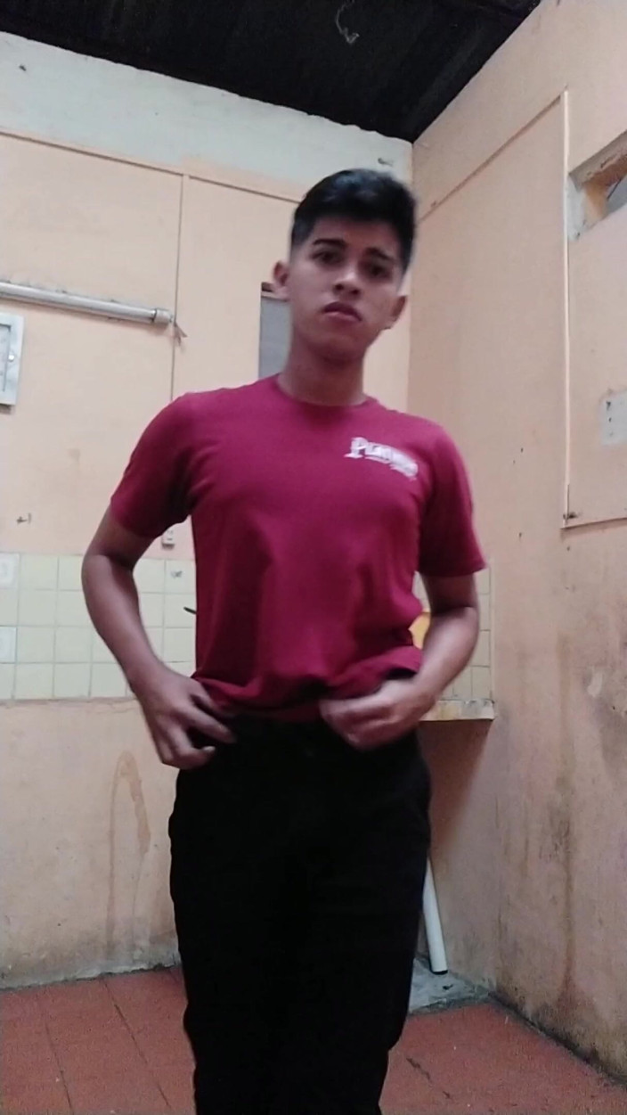 Chicos Virales: Hot teen boy masturbates