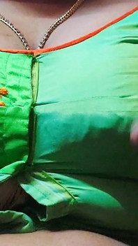 Nachhilfe mit großen möpsen lehrte ihren schüler, wie man sex macht im privaten raum