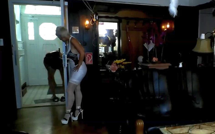 Melissa Deluxe: Acum, vecinului i se permite să mă fută goală