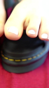 Who's a Fan of Oiled up Toes?