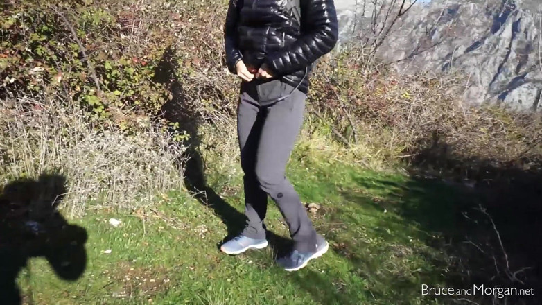 Bruce-and-Morgan: Pee with a view!