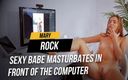 Mary Rock: Sexy babe masturbeert voor de computer