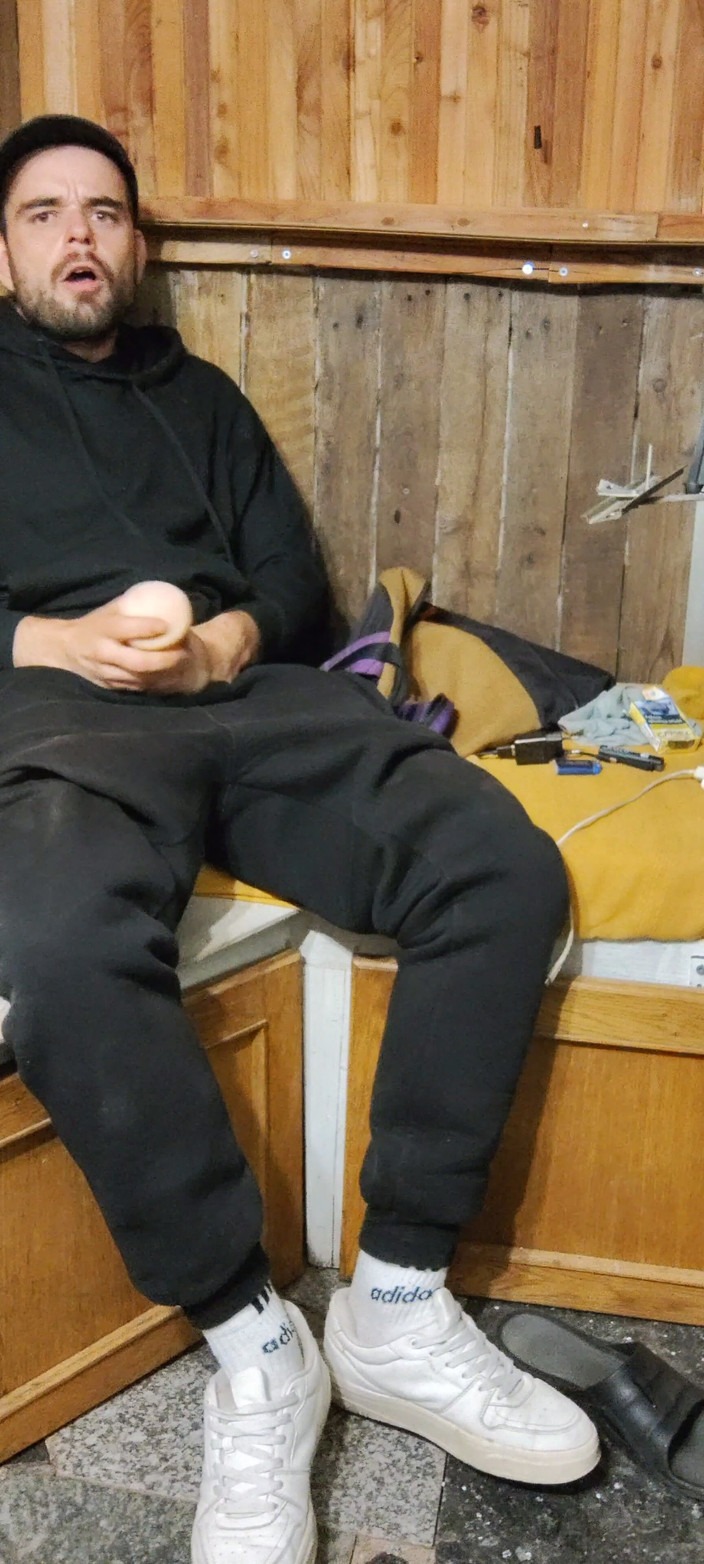 jerkofflover: Un Grande Colpo Di Sperma Nella Mia Torcia