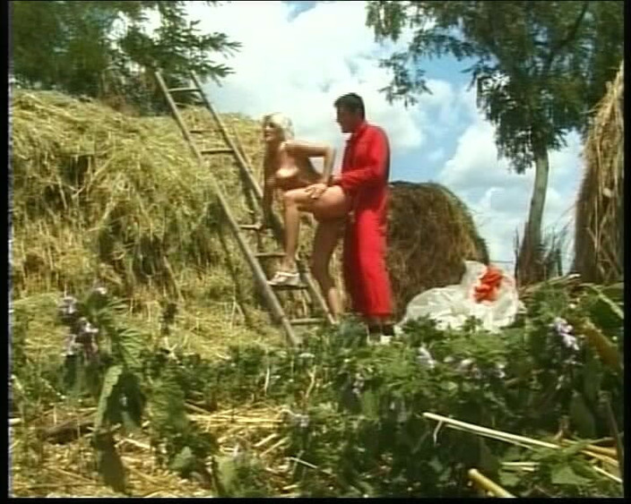 Busty German Sluts: Esta loira madura da Alemanha foi fodida na fazenda