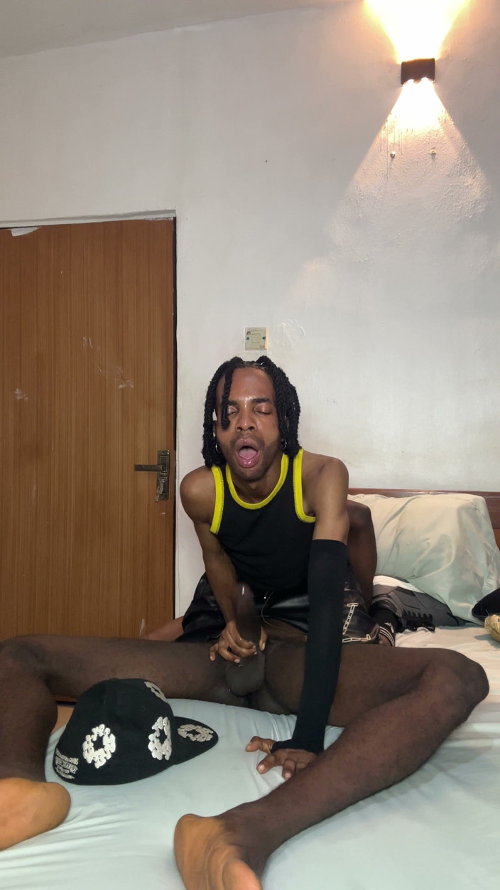 YungthugM: My Gardener Has a Big Dick!