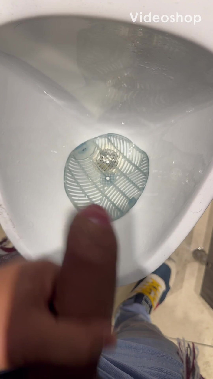 Kadu: Я трахнул натурала в туалете, пока его жена ходила за покупками