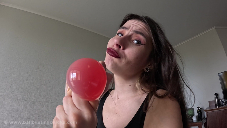 Ballbustingchicks: Genç üvey annen kalıcı ereksiyona izin vermiyor!