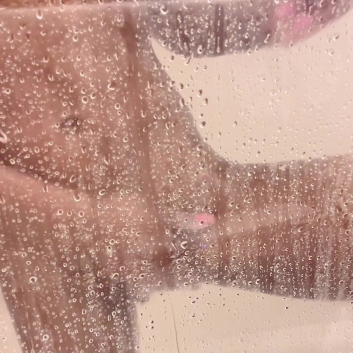 Emilycreams1: Shaving in the Shower