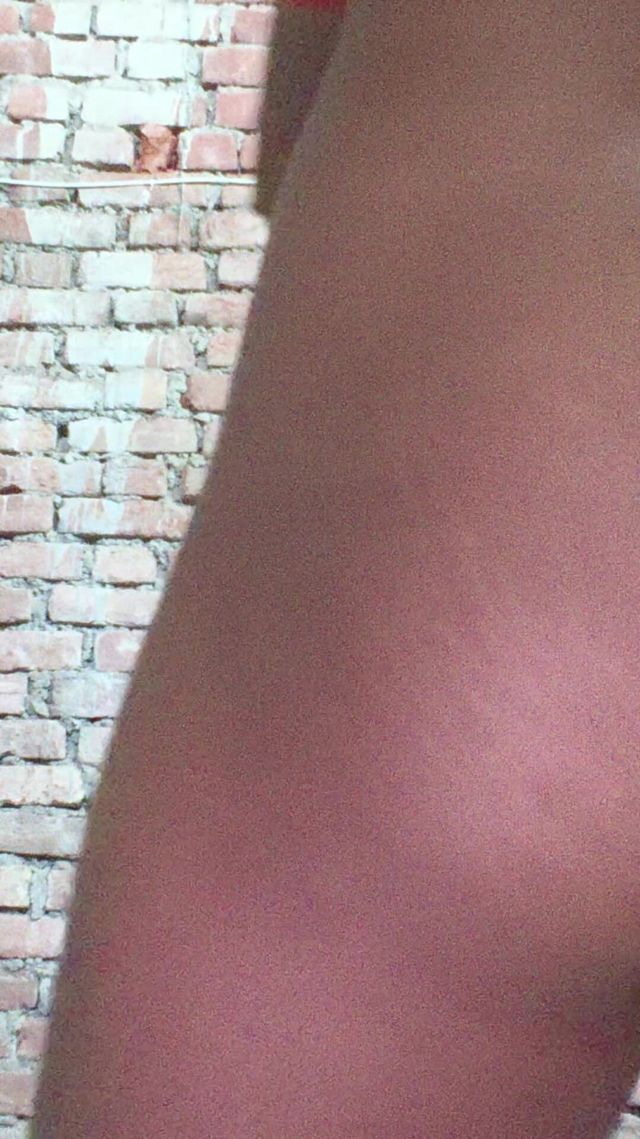 Moma: Video gợi cảm