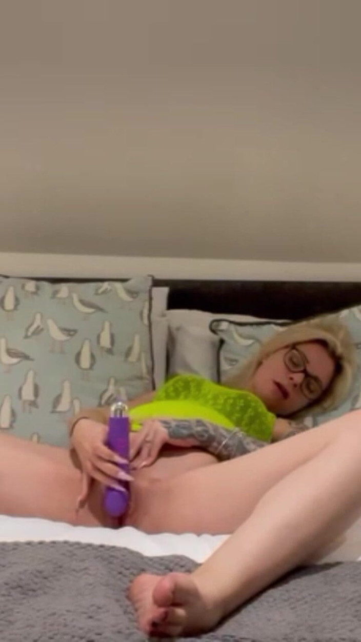 JessieRaexx: Three Toys Two Orgasme