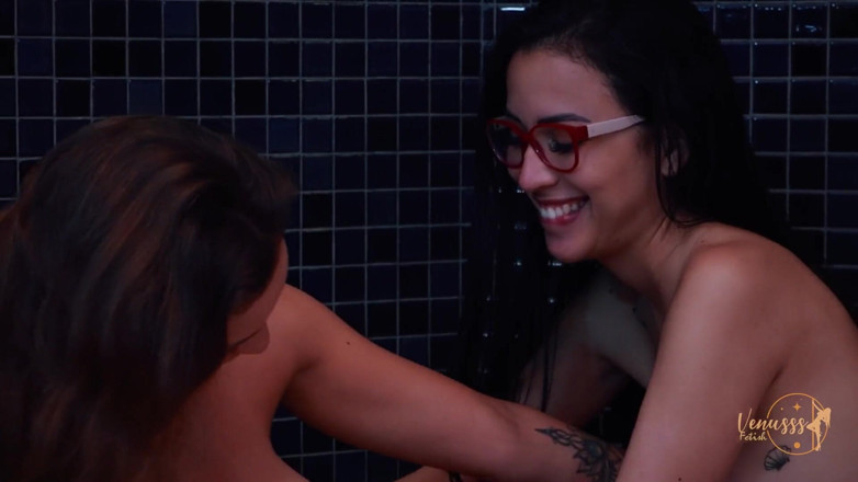 Venusss fetish: Наши рты и языки ищут друг друга! Венера и Хана в горячих поцелуях