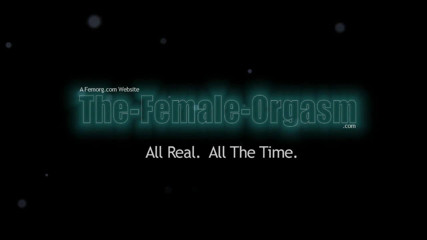 The Female Orgasm: Cewek seksi bugil di sofa