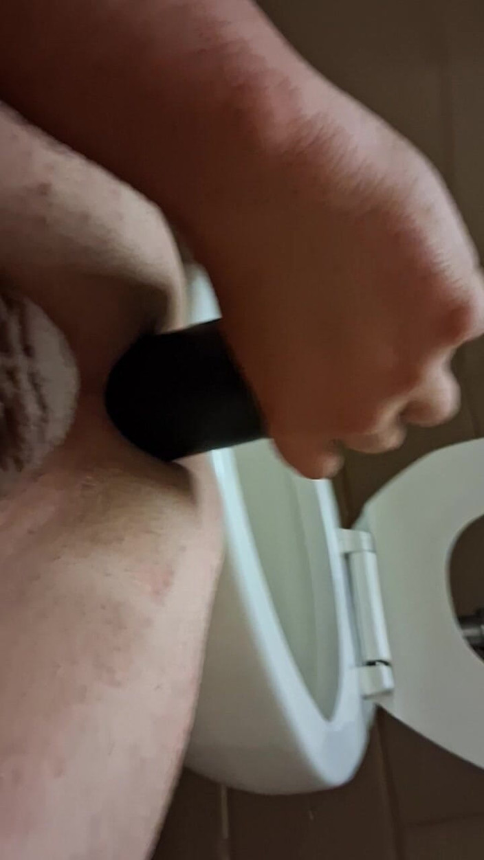 BottomBoyDougie: Fucking My Hole with a Cucumber
