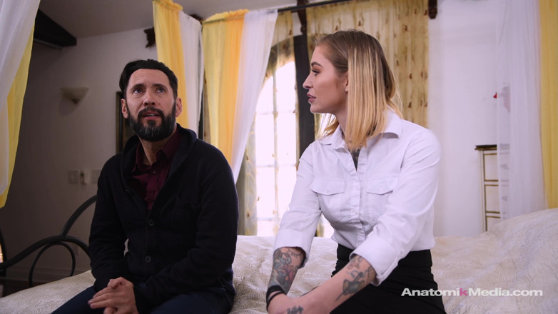Anatomik Media: Kleio Valentien ногами в колготках