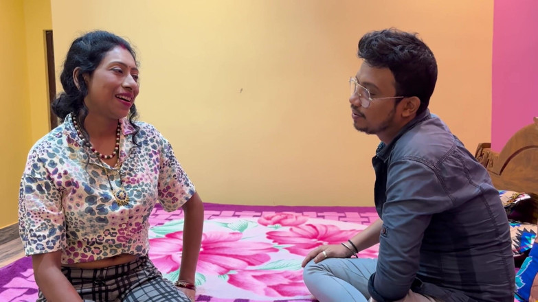 MrsEntertainer: Biwi Ko Bola Apne Boss Ko Pepek Kamsutra Ras Pilane...