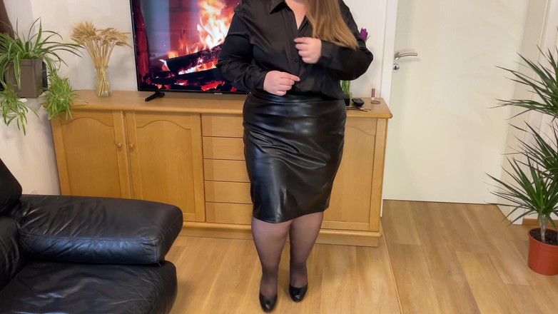 OurFetishLife: Aku crot di pantat ibu tiriku gara-gara nggak bisa dientot...