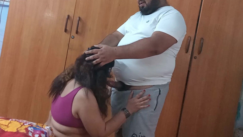 aliabegum: Une petite amie excitée a appelé son copain pour la...