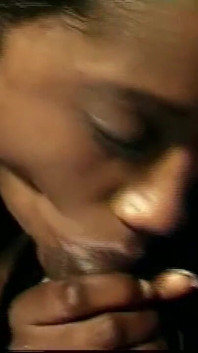 Sexy jovem negra fodida e gozada na boca por Monstro Pau Preto