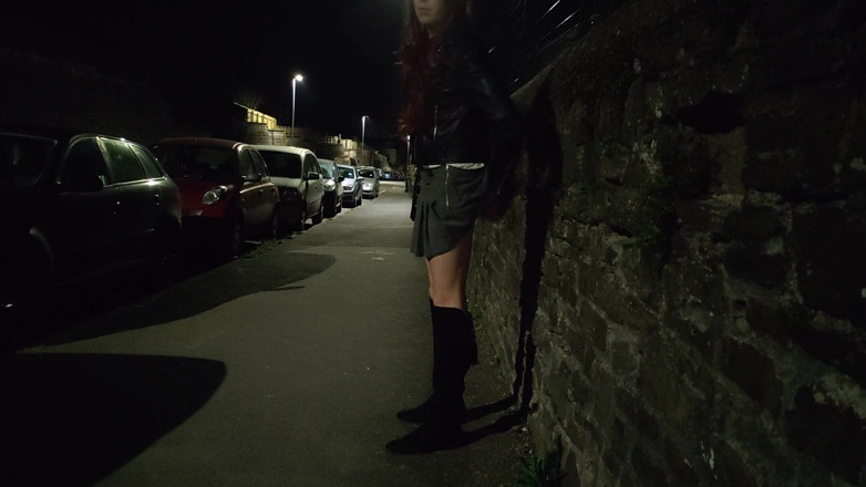 The Midnight Minx: Il travestito viene su una strada trafficata