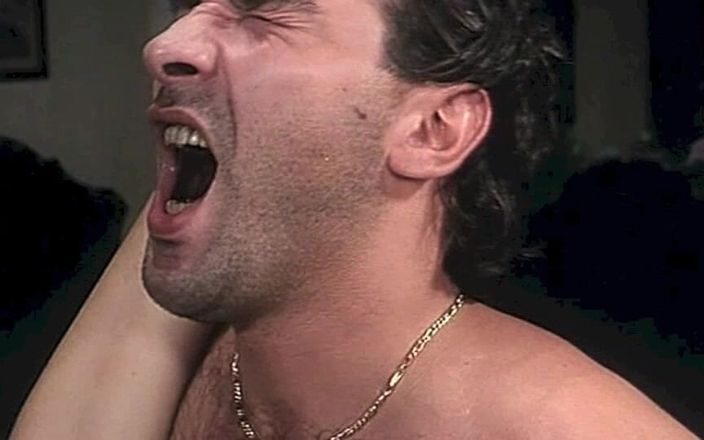 Inhonorof porn: Moana와 Rocco 그리고 시간의 다른 많은 창녀들과 함께하는 성의 난교