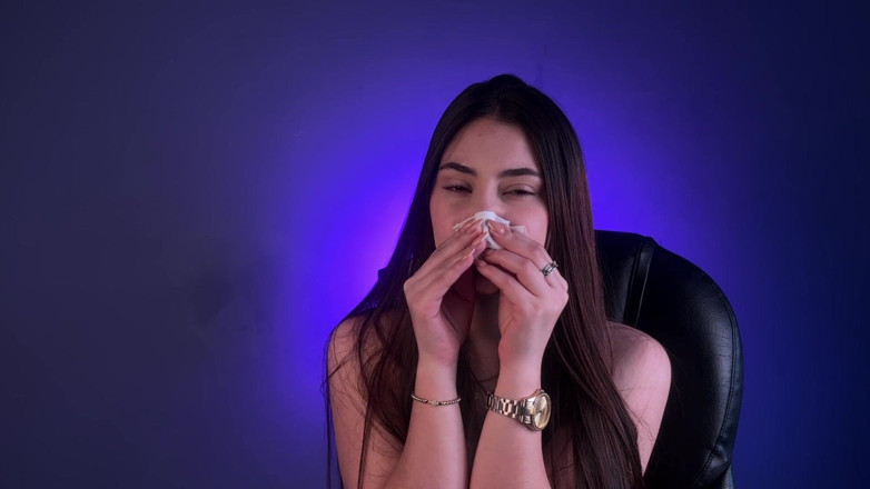 alejakink: Uncontrollable Sneezing