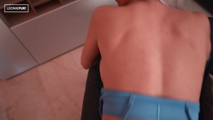 Leonie-Pur: Ia-mă de la spate, dragă! Sex cu vedere la persoana 1