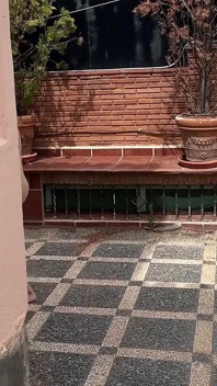 Suri rumah terdesak. Parodi pada Episod Ke-3