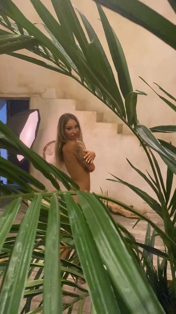 Monika Fox: Monika Fox Mexican heat photoshoot backstage