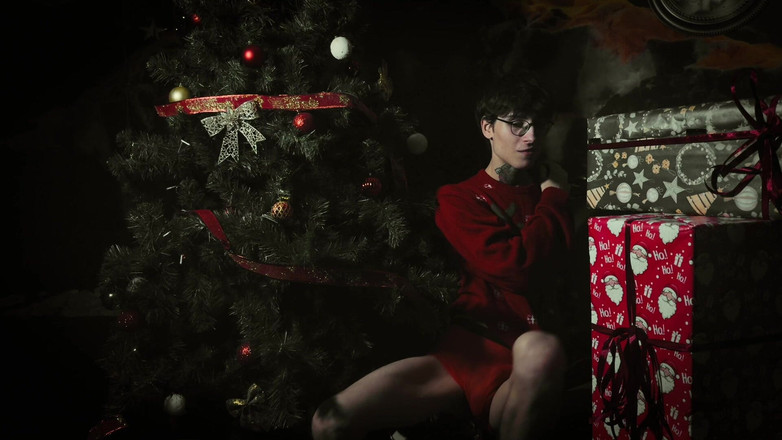 HotDogs studio: Masturbasi di bawah pohon Natal