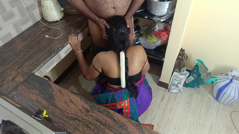 Inba: Bà nội trợ đụ trong nhà bếp