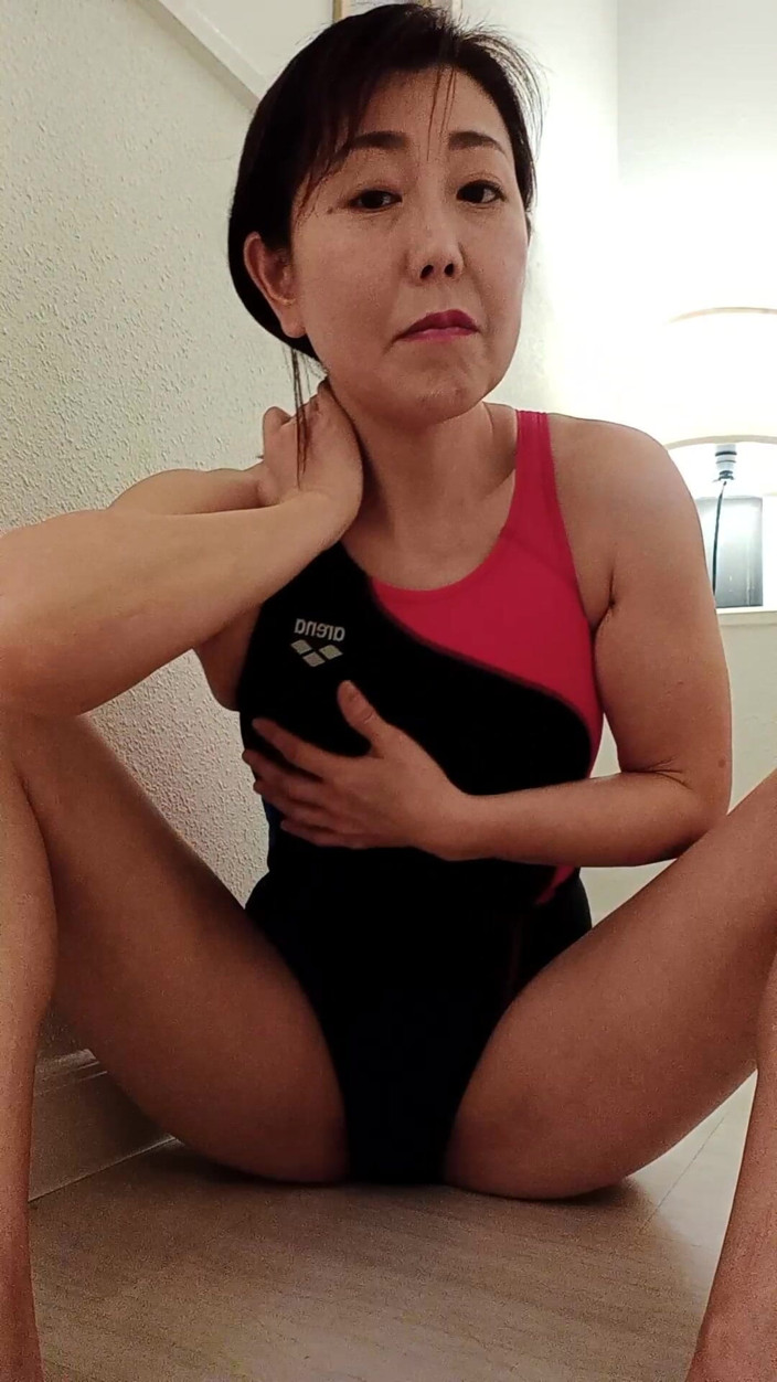 Mayumi Kanzaki: Indossare un costume da bagno da competizione