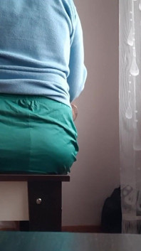 Sekretaris sange ini malah masturbasi di tempat kerjanya sampai meringankan stresnya