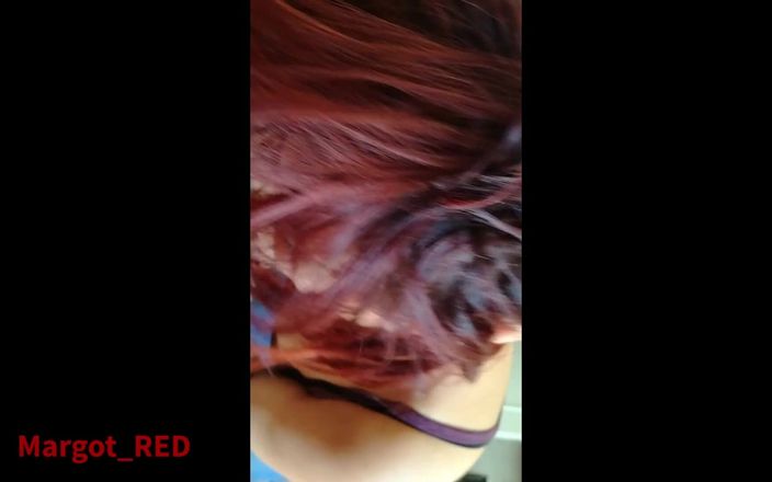 Margot Red: Milf buurvrouw met een excuus geeft me een pijpbeurt op...