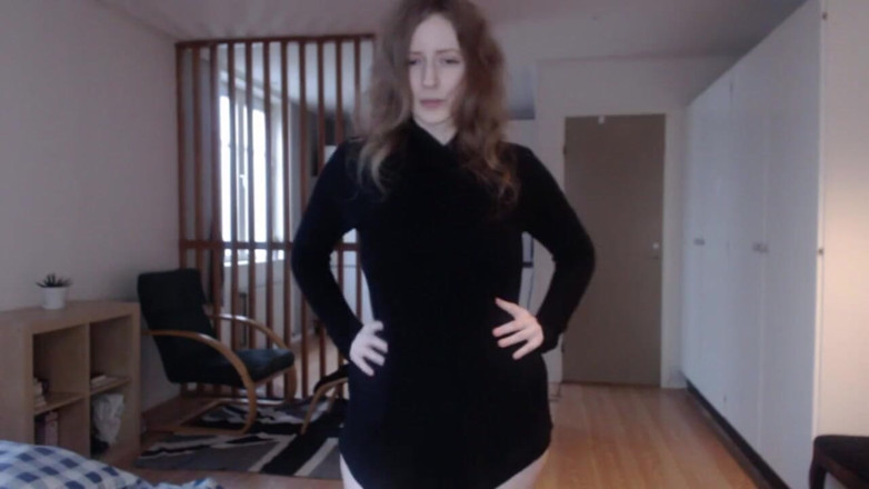 KissMyHips: Cumming in stockings