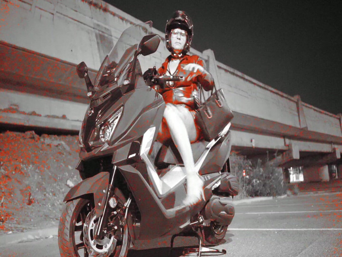 Voyager: Kijk niet onder mijn rok!