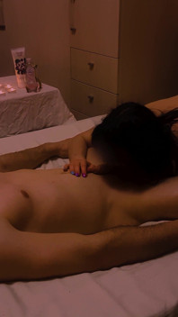 Te hete masseus verdient het om hard geneukt te worden - nuru Thaise erotische massage onbeperkt orgasm