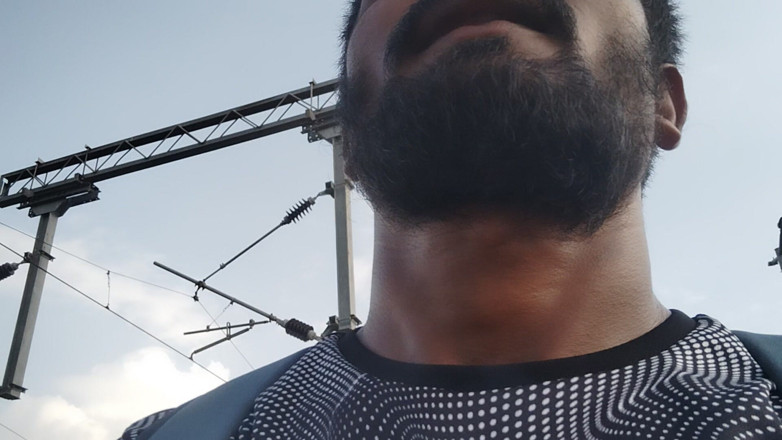 KUMBHA MANOJ KUMAR: Xhard Star Indie Vlak ve velkém draku
