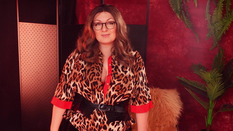 Arya Grander: Femdom positive en POV : pour la tapette. Séance douce et...