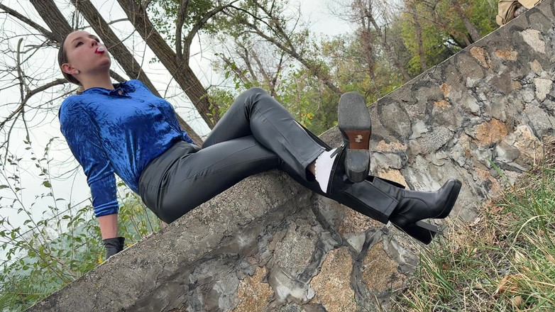 Hottie goddess: Sedução descalça de dangle