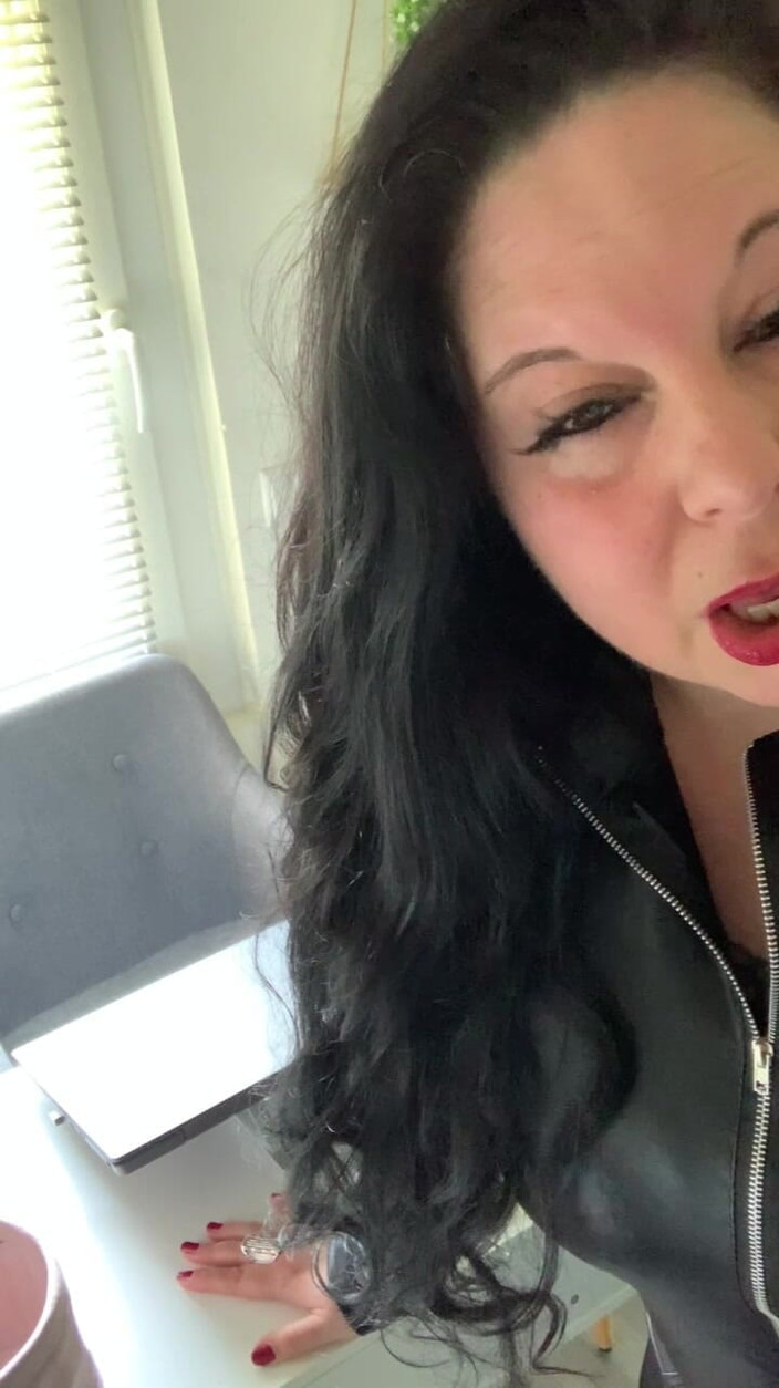 Maitresse Clara: クララ夫人の執務室への召喚状