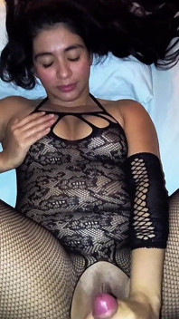 Kolumbijska Latina spełnia twoją fantazję w body z otwartymi siatkami POV