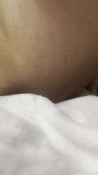 Più divertimento con dildo mentre sono annoiata e arrapata