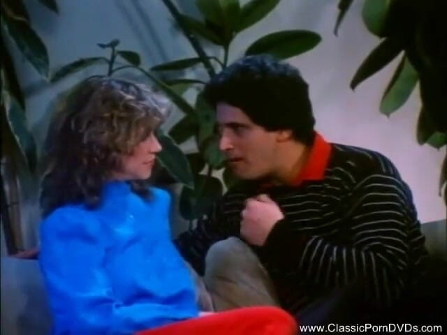 Classic Porn DVDs: Due splendide milf sono il grosso cazzone del ragazzo