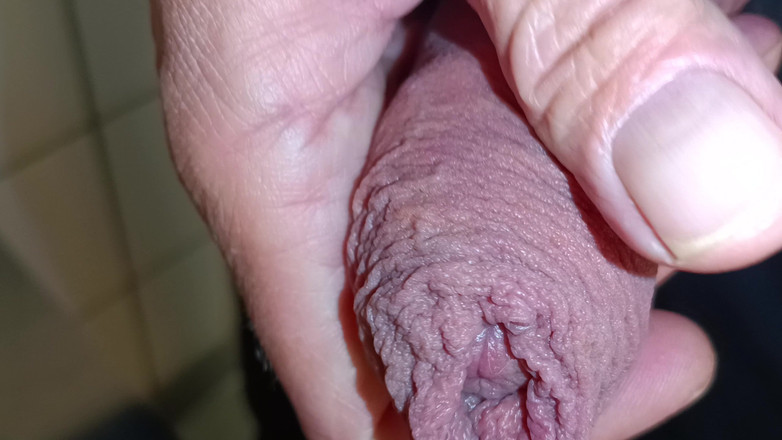 Rockardglans: Pisualarda iki yük yakın çekim büyük yarak mastürbasyon yapıyor ve açık...